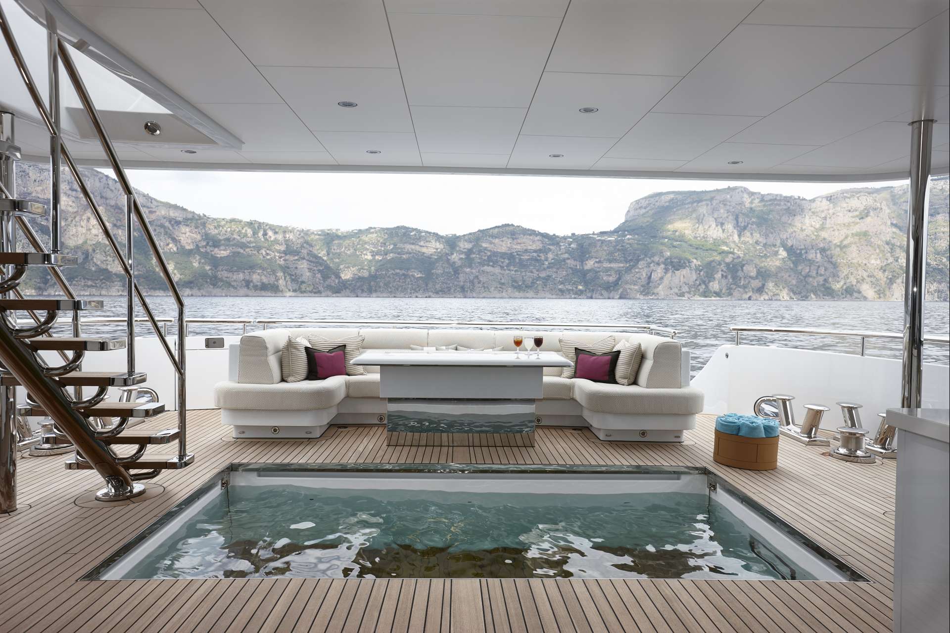 Synthesise yacht and design